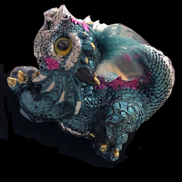 🎉HP🎉Figurine-Dragon holding Crystal Ball - Picture 3 of 4